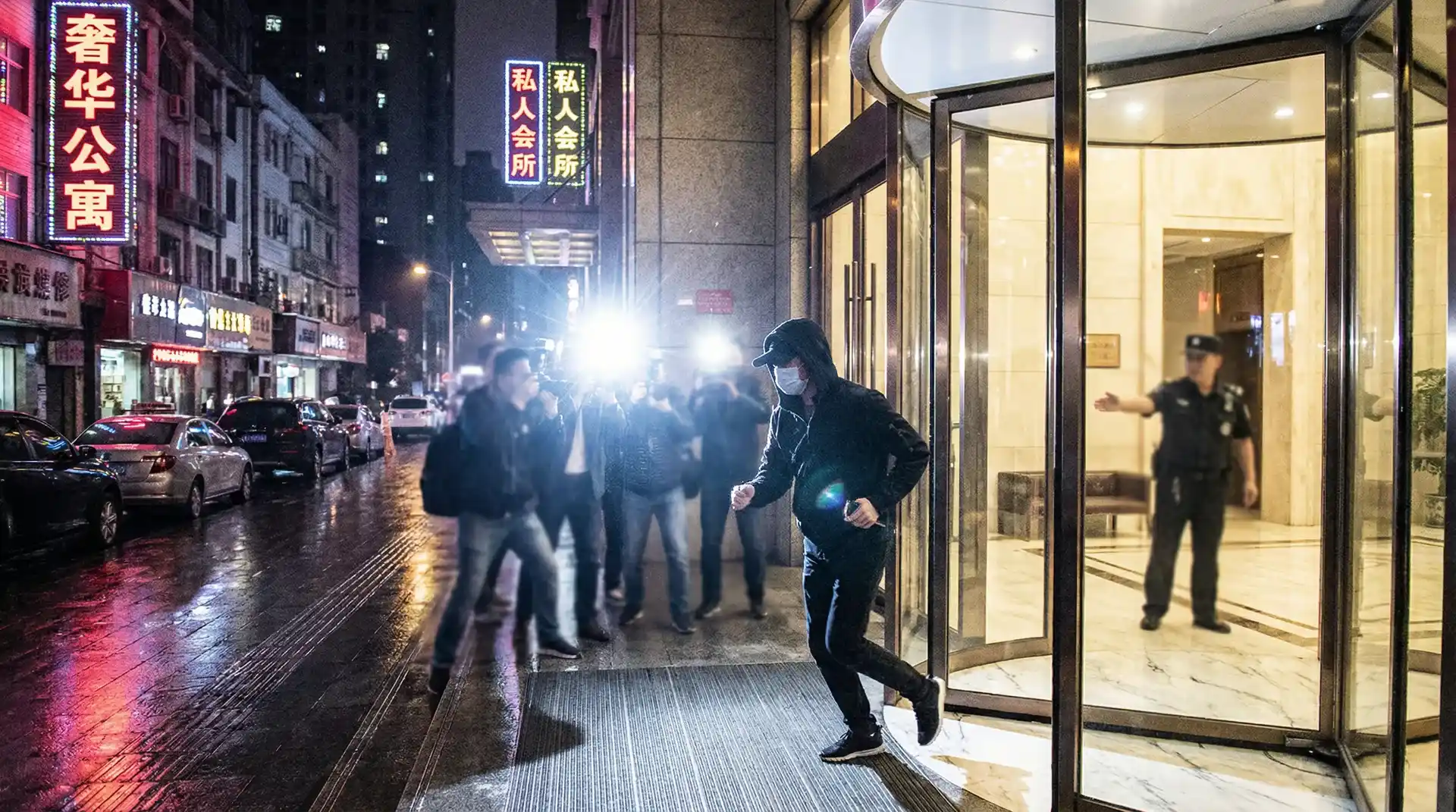 午夜视频 - 午夜免费视频在线 | 免费午夜视频资源库 - 明星被记者围堵闪光灯下